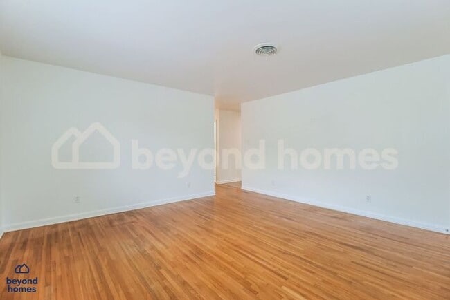Building Photo - Move-In Ready 3 Bedroom Home with Modern Updates and Spacious Yard!