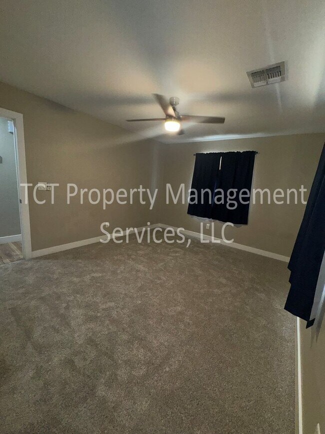 Building Photo - Newly Renovated Home With NO HOA on Large Lot