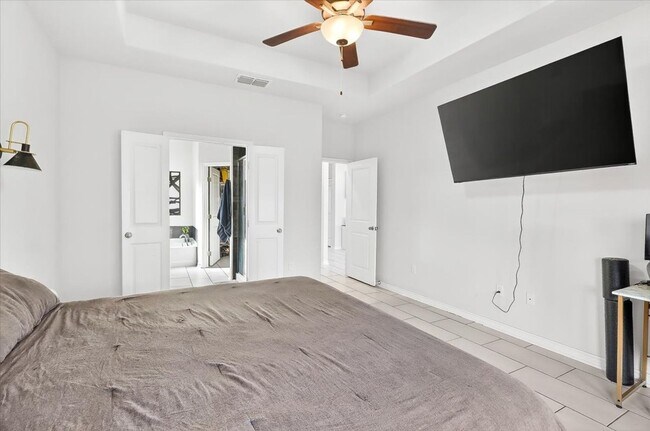 Building Photo - 2614 Vista del Sol