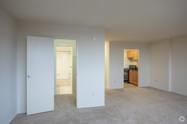 Apt 1107 - Studio - Cole Spring Plaza