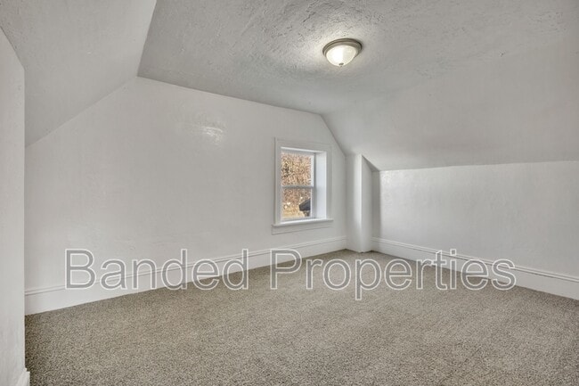 Building Photo - 741 E Center St