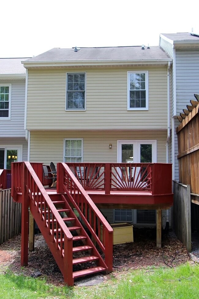 Building Photo - 445 Woodhill Dr