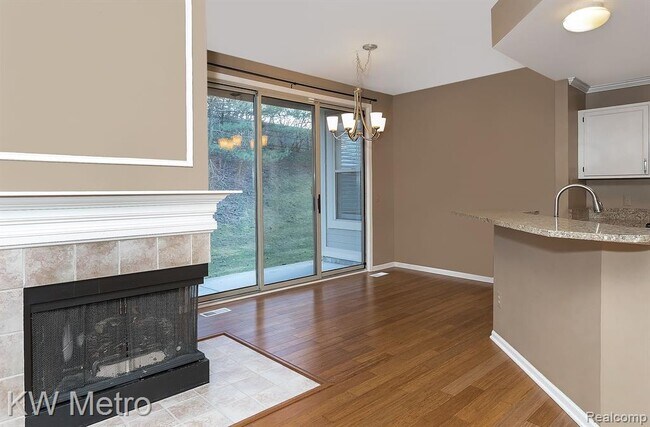 Building Photo - 516 Newburne Pointe