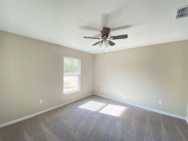 Building Photo - Custom Home - Desirable SW Ocala Neighborhood 3/2/2 **WON'T LAST**