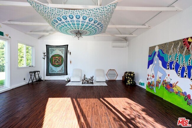 Building Photo - 5615 Wenlock St