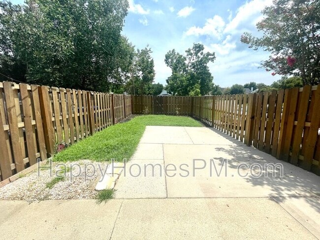 Building Photo - 3189 Queensgate Way
