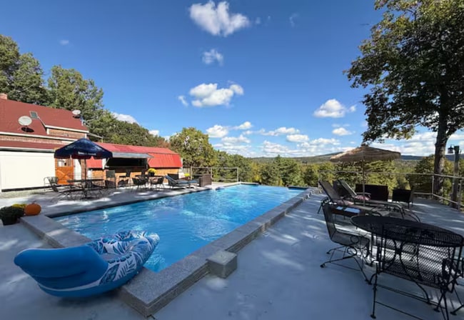 Building Photo - The Eagles Nest