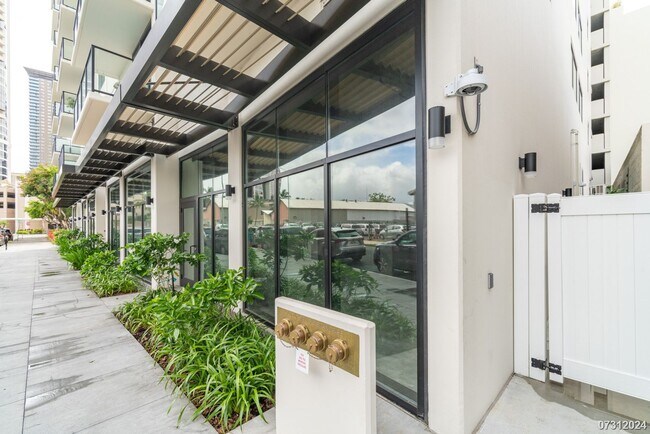 Building Photo - Highly desirable 2-bdrm, 2-bath, 1-pkg condo at Ililani in Kakaako