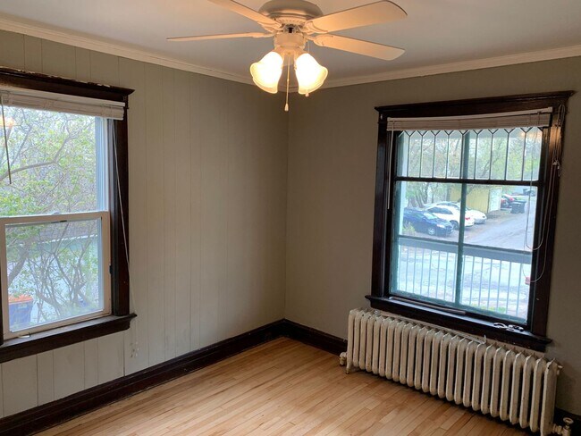 Building Photo - AVAILABLE JUNE 2025 - Great 4 Bed, 1 Bath in East Duluth!