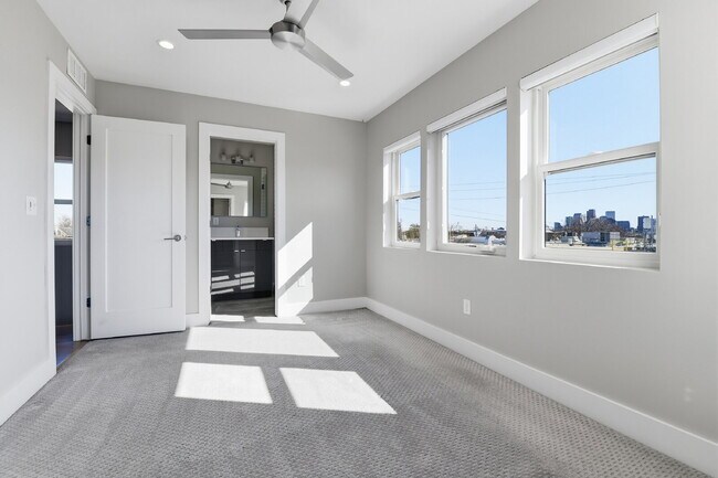 Building Photo - $5,640.95, $300 off the first month's rent, 4 Beds - 5 Bath, Townhouse in Denver with Office!
