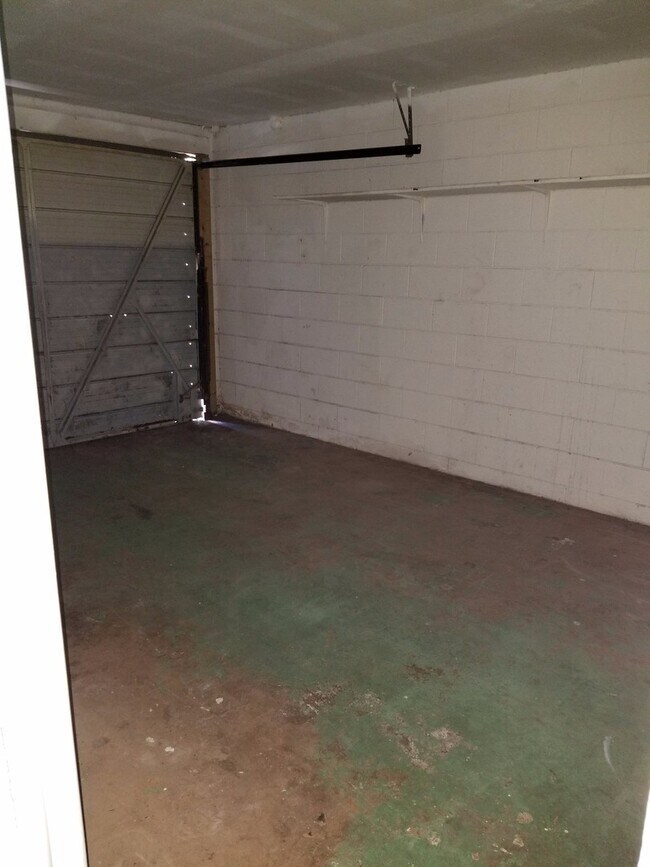 Building Photo - 5352 Poinsettia Dr