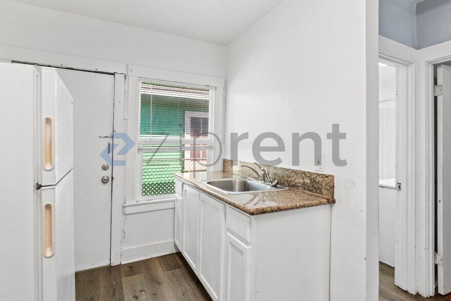 Building Photo - Unit