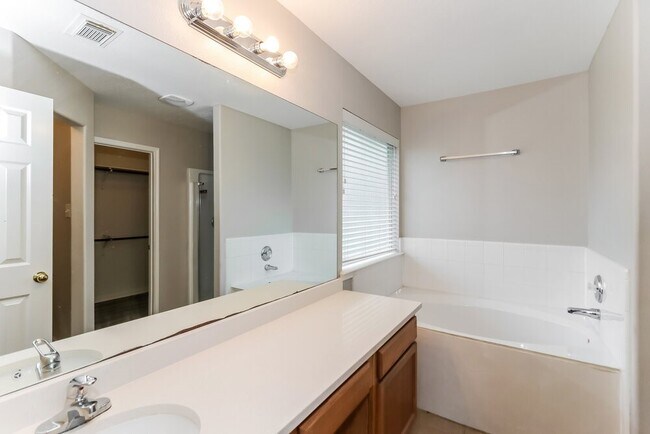 Building Photo - 14227 Noahs Landing Ln