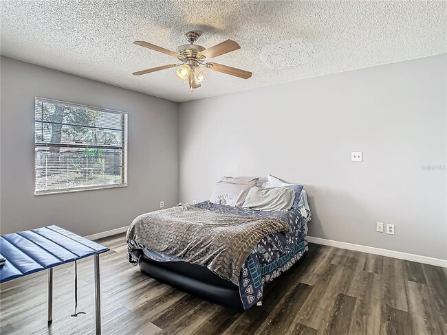 Building Photo - 7801 Rolling Grove Dr W