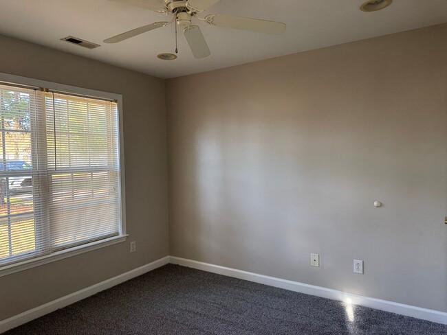 Building Photo - Charming Cul-de-Sac Home