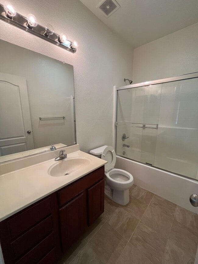 Building Photo - HAMPTON VILLAGE - 2 BR / 2 BA CONDO AVAILABLE NOW!