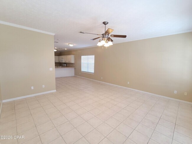 Building Photo - 4008 Crescent Dr