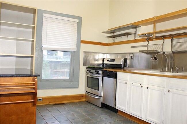 Building Photo - 1075 Manigault St SE