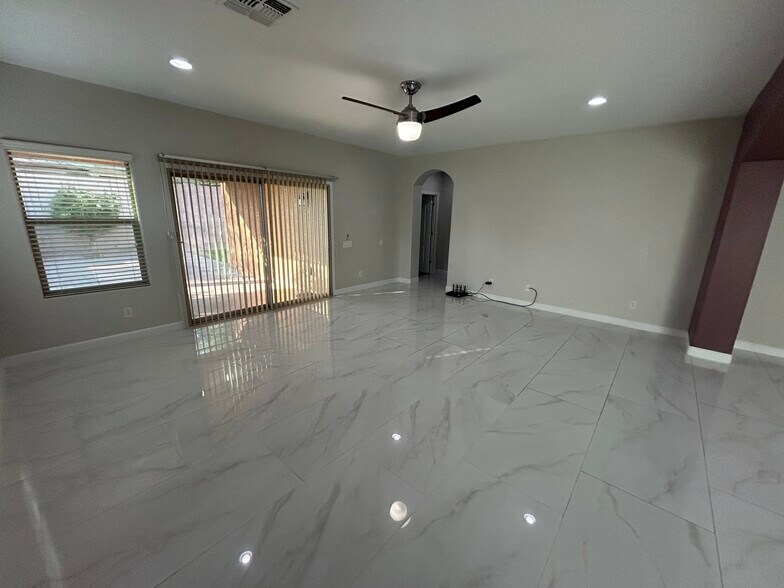 Building Photo - 10765 W Avenida del Rey