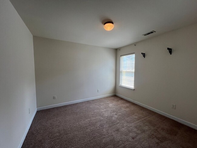 Building Photo - 3 Bd/2 Ba Home in Reid Meadows