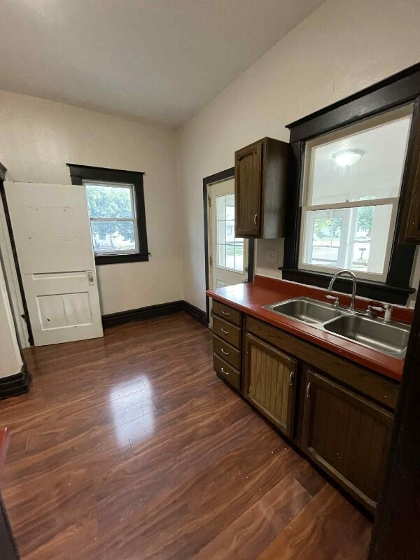 Building Photo - 633 Starr Ave