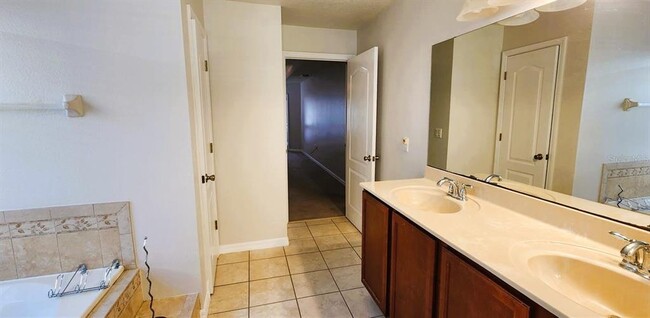 Building Photo - 1134 Ivey Lake Dr