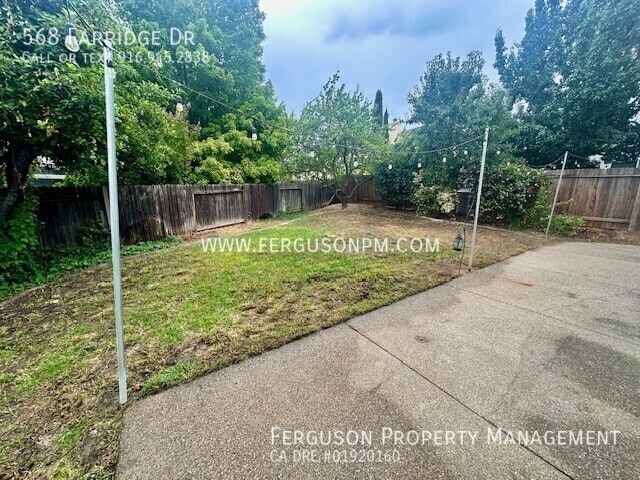 Building Photo - 568 Farridge Dr