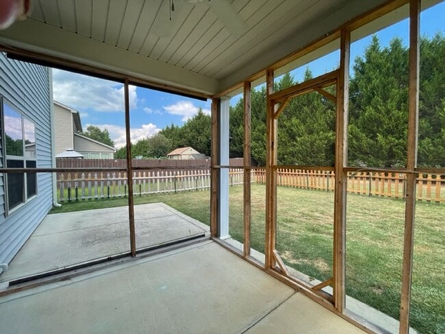 Building Photo - 821 Bellingham Way