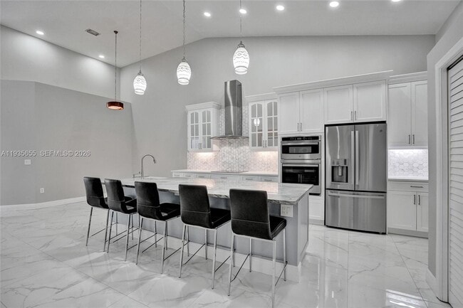 Building Photo - 652 W Palm Aire Dr