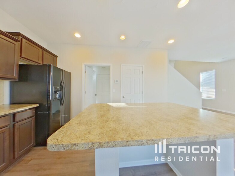 Building Photo - 3824 Blackwood Ln
