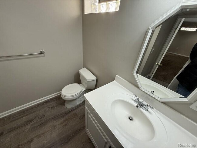 Building Photo - 13661 Kingston St