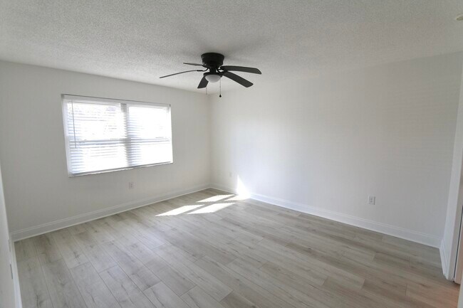 Building Photo - 229 S McMullen Booth Rd