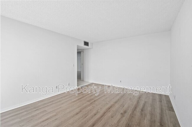 Building Photo - 2425 Presidential Way