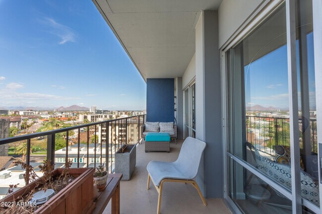 Building Photo - 805 4th Ave