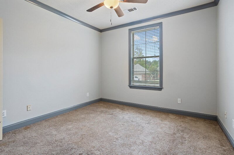 Building Photo - 420 Silver Hill Dr