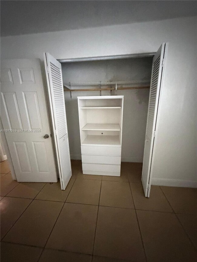 Building Photo - 1735 W 60th St