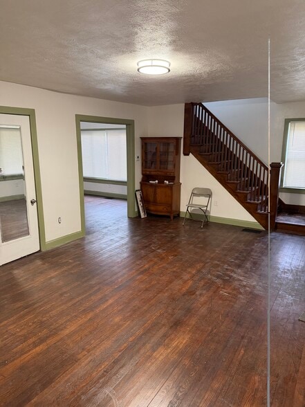 Building Photo - 732 Rockford Ave