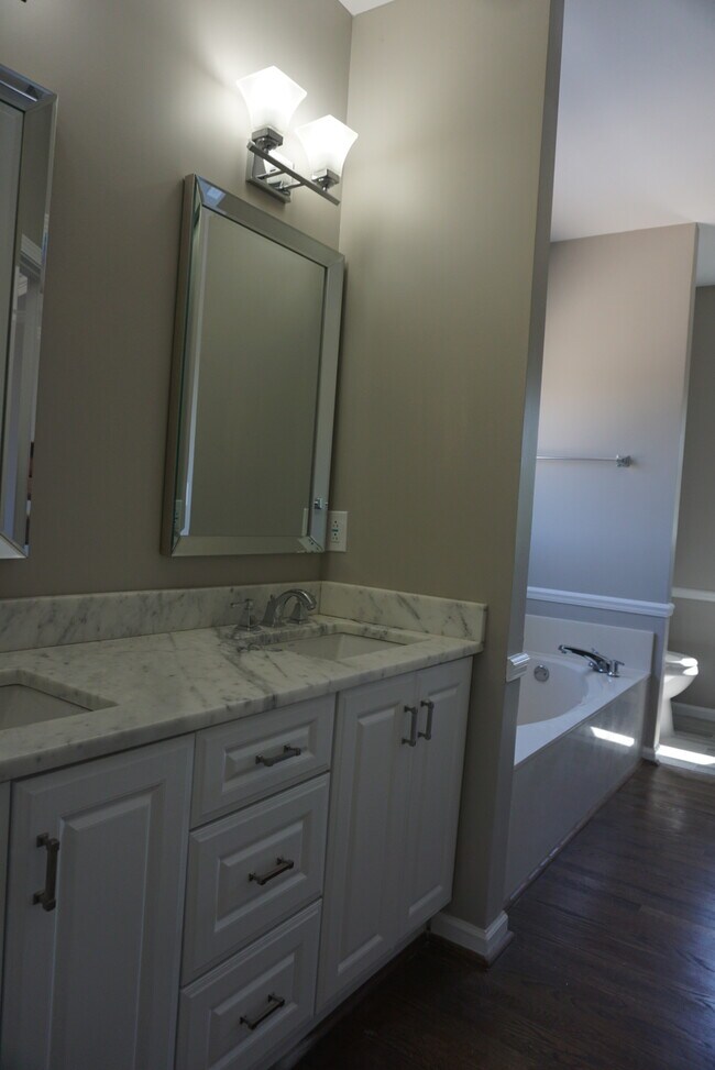 Building Photo - 612 Tiffany Dr