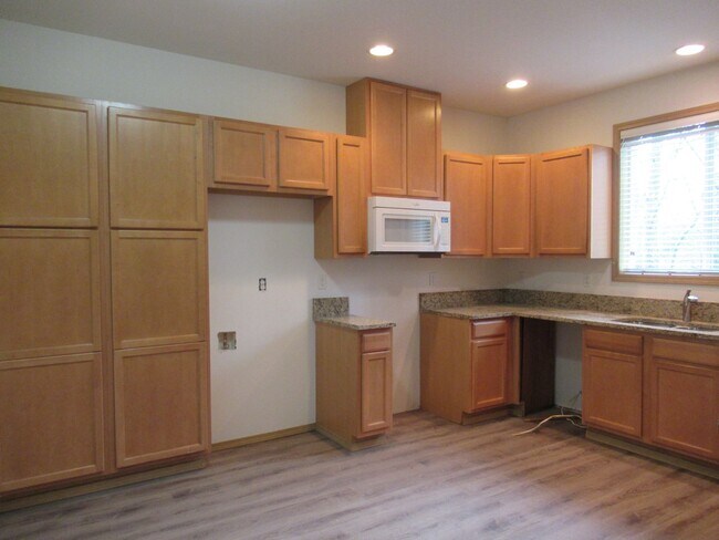 Building Photo - 10707 SE 170th St