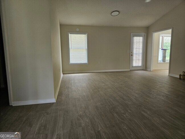 Building Photo - 220 Courtney Way