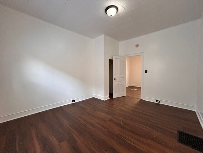 Building Photo - Three Bedroom Home in Southeast Grand Rapids - Rent Special!