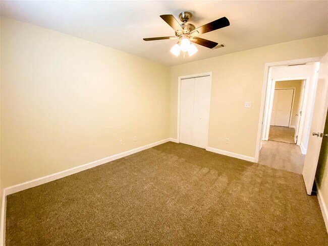 Building Photo - 1301 Sumerlin Dr