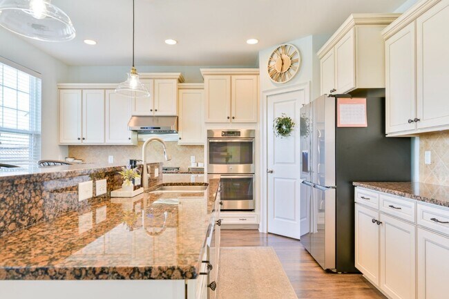 Building Photo - 430 Spectrum Rd