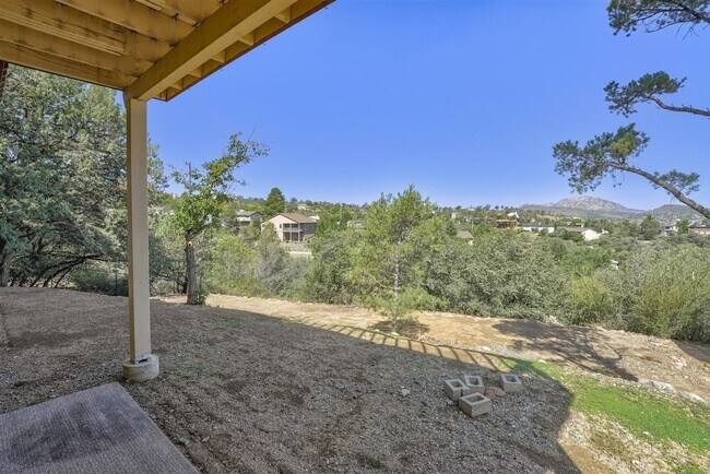 Building Photo - 3 Bedroom, 2 Bath Home with Views in Prescott!