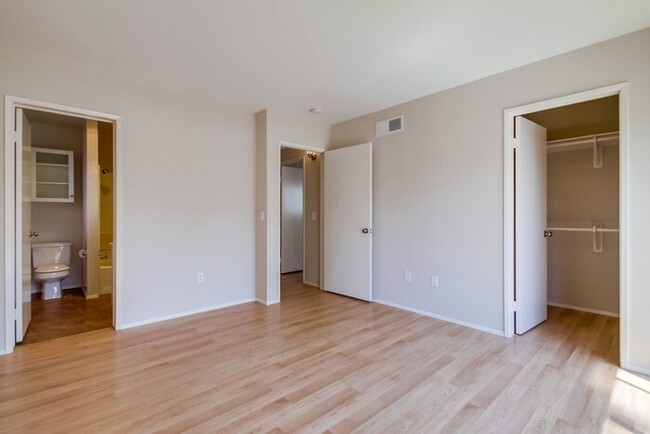 Building Photo - 2049 Haller St