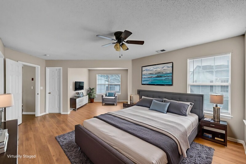 Building Photo - 3136 Sacramento Dr