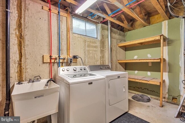 Building Photo - 38 Burgundy Dr