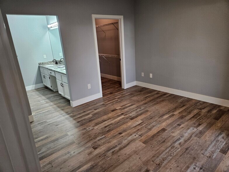 master bedroom - 2251 Wigwam Pky