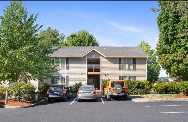 Building Photo - Bluebird Cozine Creek ***Under New Managem...