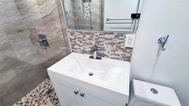 Building Photo - 1400 N 70th Way